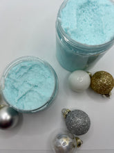 Load image into Gallery viewer, Vanilla Mint Whipped Scrub + Hyaluronic Acid
